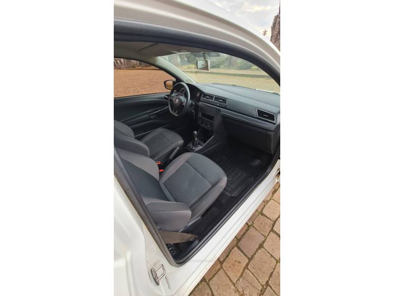 VOLKSWAGEN - SAVEIRO - 2022/2023 - Branca - R$ 61.990,00