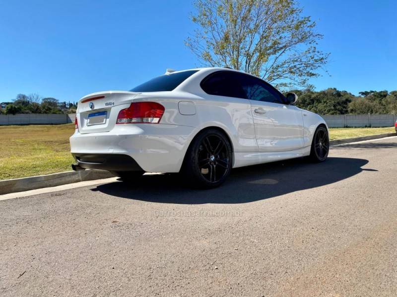 BMW - 135I - 2010/2011 - Branca - R$ 149.990,00