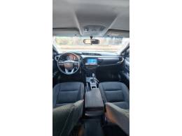 TOYOTA - HILUX - 2023/2024 - Branca - R$ 224.990,00