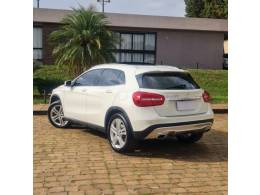 MERCEDES-BENZ - GLA 200 - 2015/2016 - Branca - R$ 119.990,00