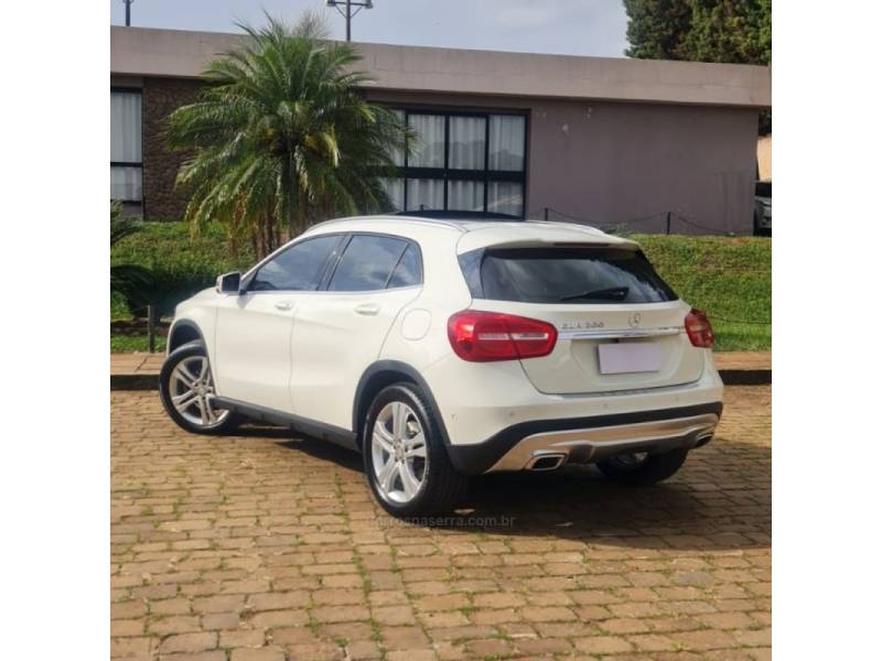 MERCEDES-BENZ - GLA 200 - 2015/2016 - Branca - R$ 119.990,00