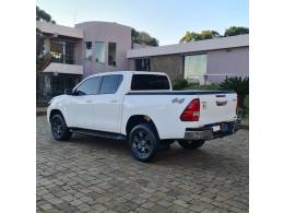 TOYOTA - HILUX - 2023/2024 - Branca - R$ 224.990,00