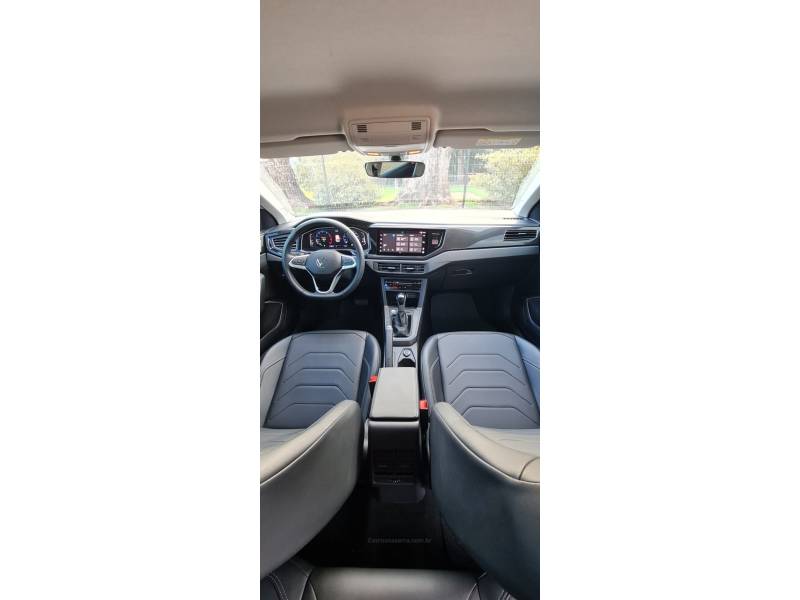 VOLKSWAGEN - POLO - 2022/2023 - Branca - R$ 99.990,00