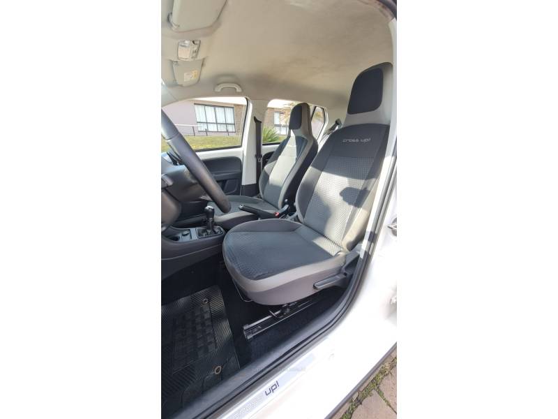 VOLKSWAGEN - UP - 2016/2017 - Branca - R$ 51.990,00