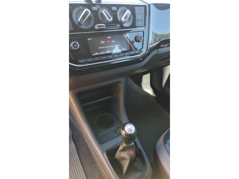 VOLKSWAGEN - UP - 2018/2019 - Branca - Sob Consulta