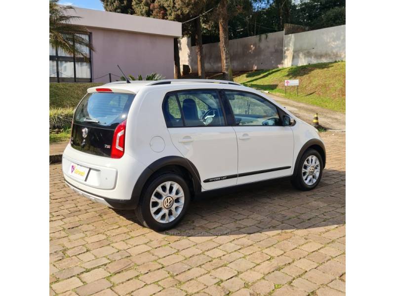 VOLKSWAGEN - UP - 2016/2017 - Branca - R$ 51.990,00