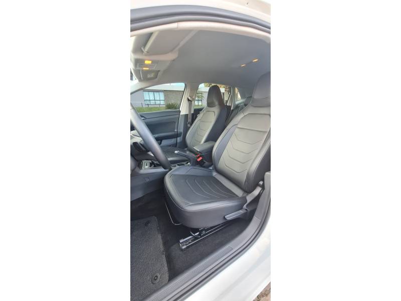 VOLKSWAGEN - POLO - 2022/2023 - Branca - R$ 99.990,00