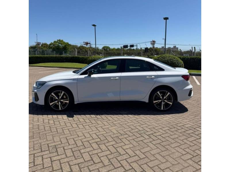AUDI - A3 - 2023/2024 - Branca - R$ 249.990,00