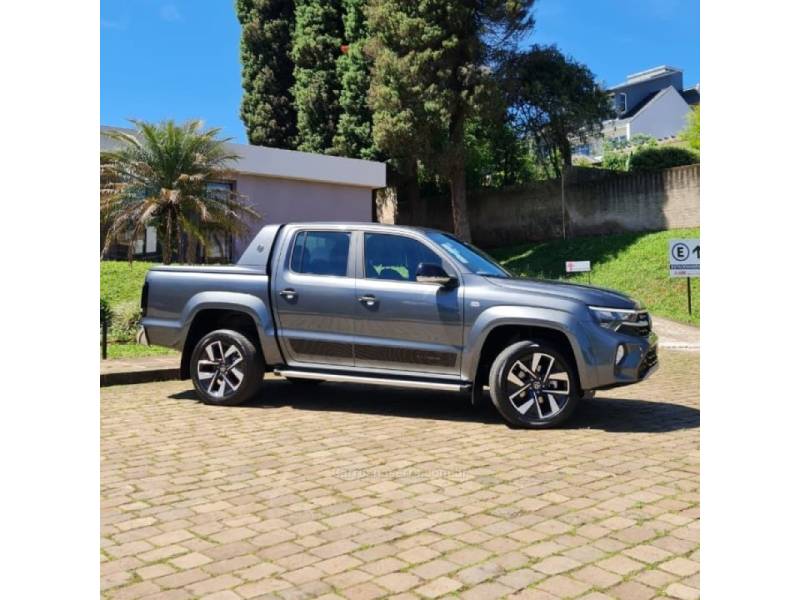 VOLKSWAGEN - AMAROK - 2024/2025 - Cinza - R$ 299.990,00