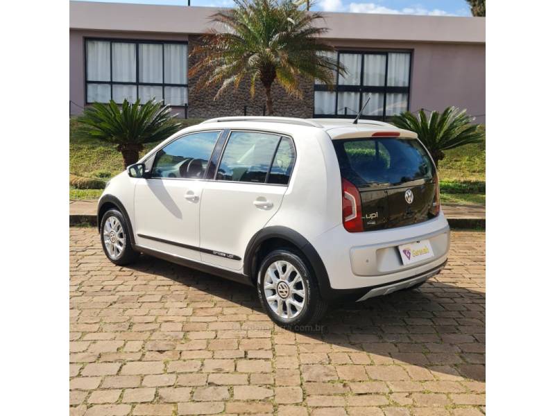 VOLKSWAGEN - UP - 2016/2017 - Branca - R$ 51.990,00