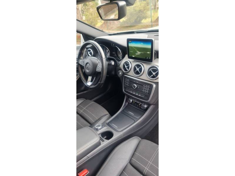 MERCEDES-BENZ - GLA 200 - 2015/2016 - Branca - R$ 119.990,00