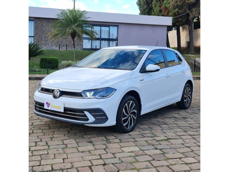 VOLKSWAGEN - POLO - 2022/2023 - Branca - R$ 99.990,00