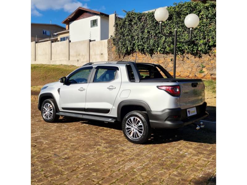 FIAT - STRADA - 2023/2023 - Prata - R$ 117.990,00
