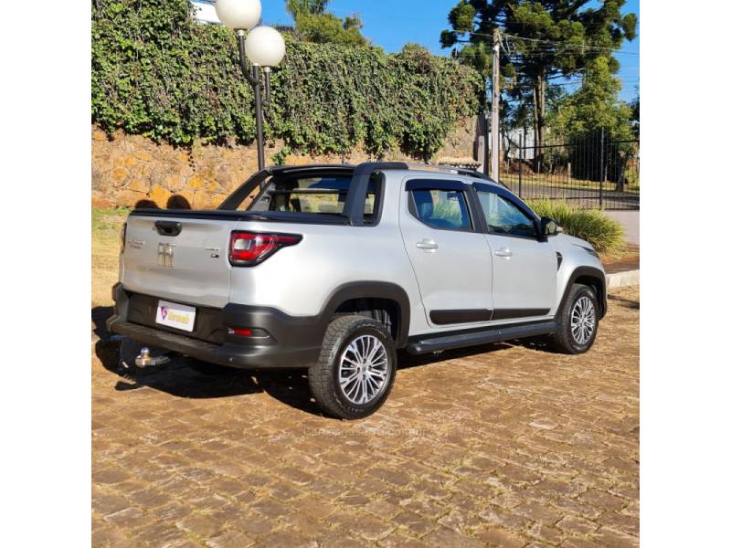 FIAT - STRADA - 2023/2023 - Prata - R$ 117.990,00