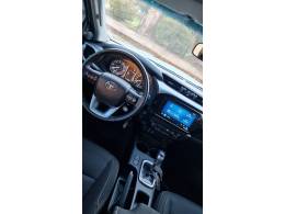 TOYOTA - HILUX - 2023/2024 - Branca - R$ 224.990,00