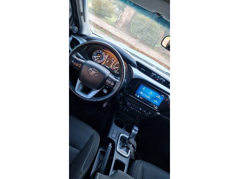 TOYOTA - HILUX - 2023/2024 - Branca - R$ 224.990,00