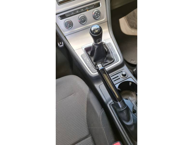 VOLKSWAGEN - GOLF - 2017/2017 - Vermelha - R$ 84.990,00