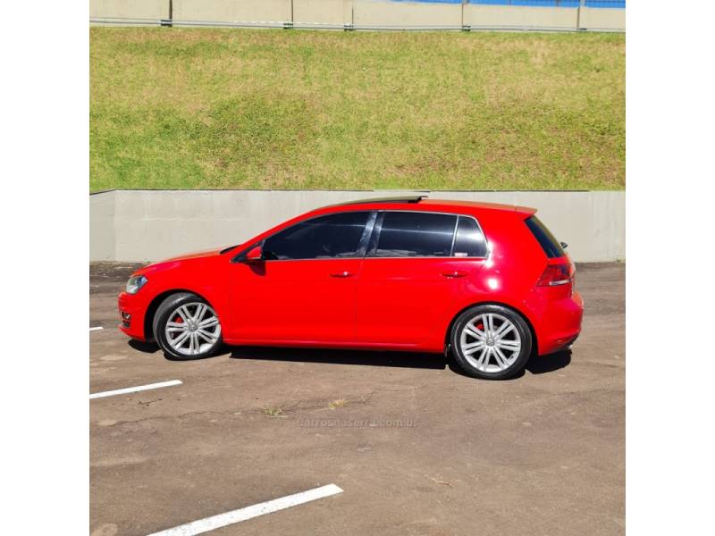 VOLKSWAGEN - GOLF - 2017/2017 - Vermelha - R$ 84.990,00