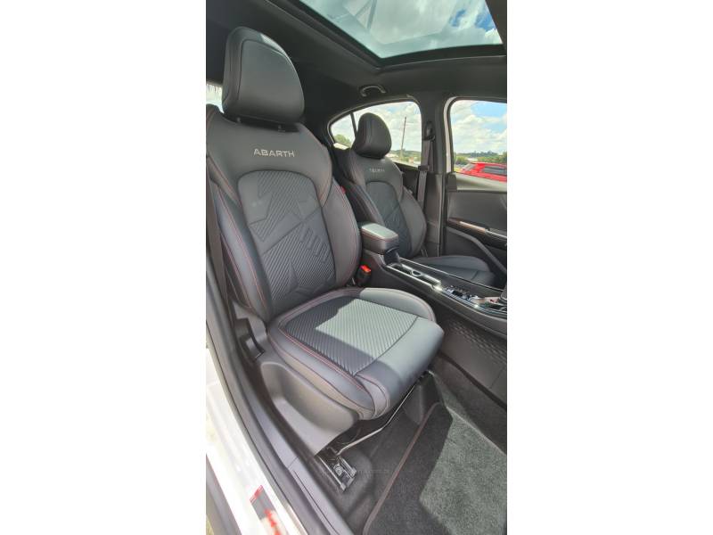 FIAT - FASTBACK - 2025/2026 - Branca - R$ 164.990,00