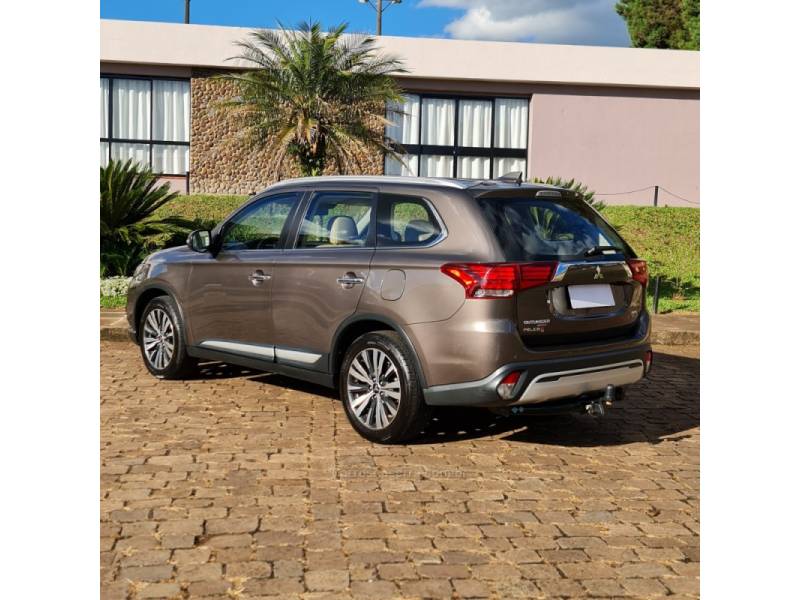 MITSUBISHI - OUTLANDER - 2018/2019 - Marrom - R$ 159.990,00