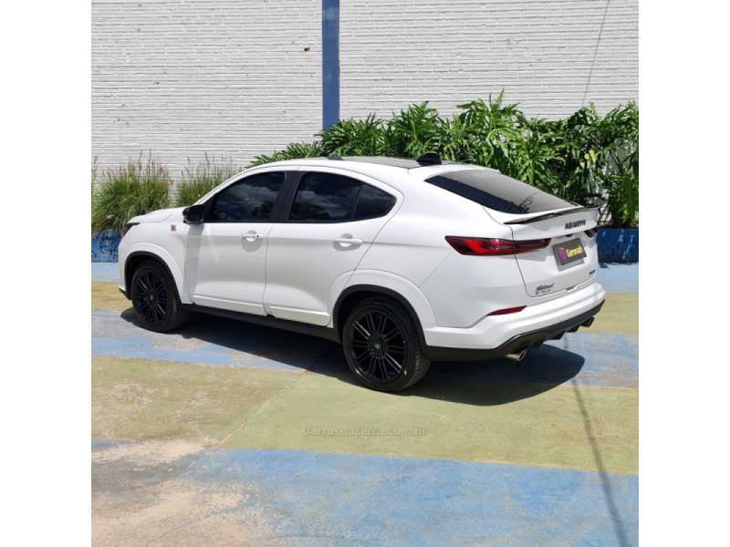 FIAT - FASTBACK - 2025/2026 - Branca - R$ 164.990,00