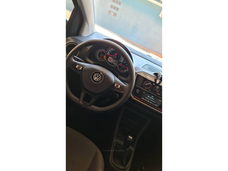 VOLKSWAGEN - UP - 2021/2021 - Prata - R$ 74.990,00