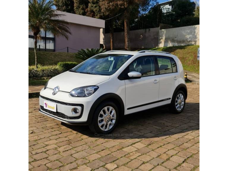 VOLKSWAGEN - UP - 2016/2017 - Branca - R$ 51.990,00