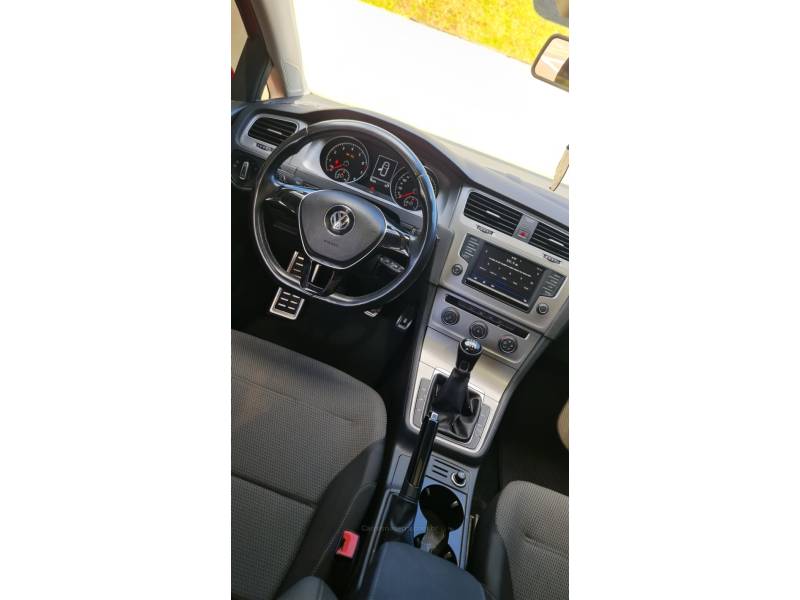 VOLKSWAGEN - GOLF - 2017/2017 - Vermelha - R$ 84.990,00