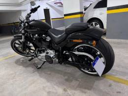 HARLEY-DAVIDSON - SOFTAIL - 2017/2018 - Preta - R$ 76.990,00