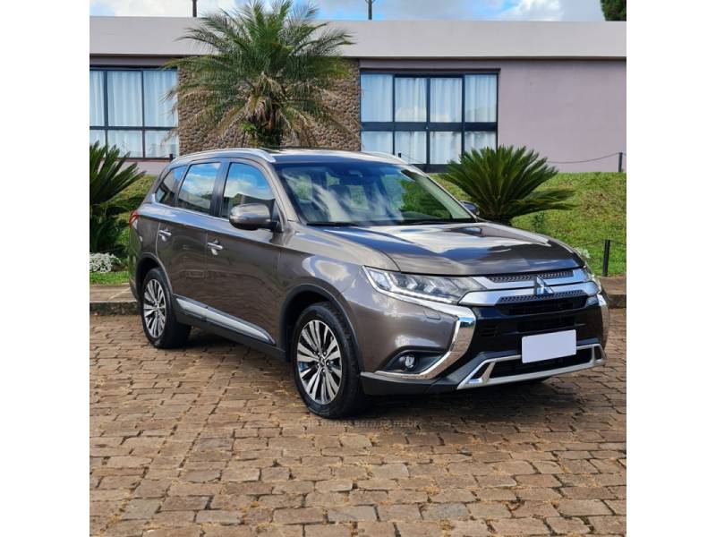 MITSUBISHI - OUTLANDER - 2018/2019 - Marrom - R$ 159.990,00