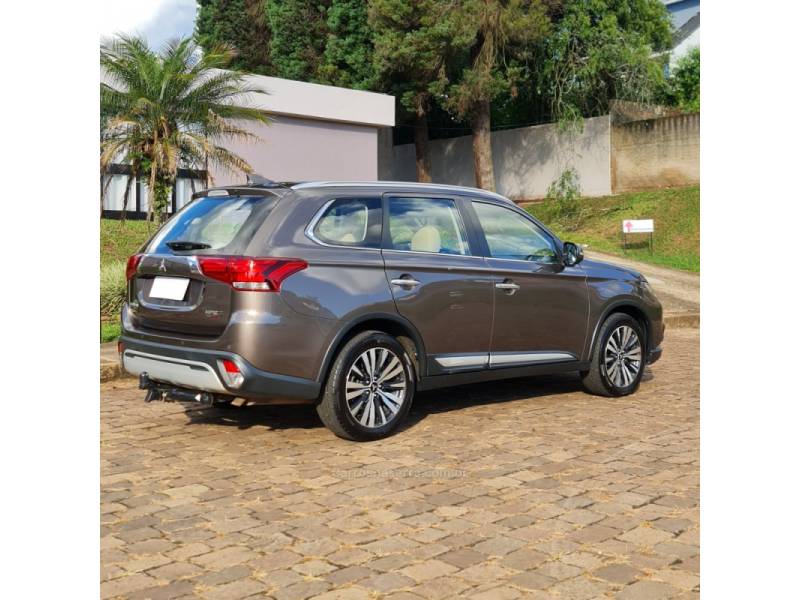 MITSUBISHI - OUTLANDER - 2018/2019 - Marrom - R$ 159.990,00