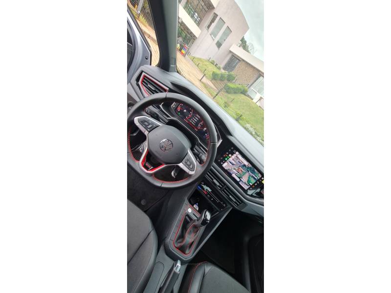 VOLKSWAGEN - POLO - 2024/2025 - Prata - R$ 139.990,00