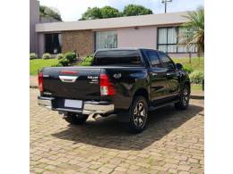 TOYOTA - HILUX - 2018/2019 - Preta - R$ 209.990,00