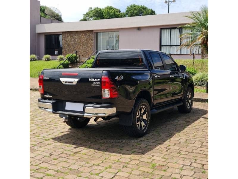 TOYOTA - HILUX - 2018/2019 - Preta - R$ 209.990,00