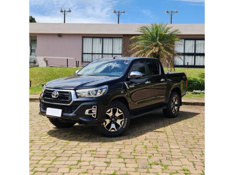 TOYOTA - HILUX - 2018/2019 - Preta - R$ 209.990,00